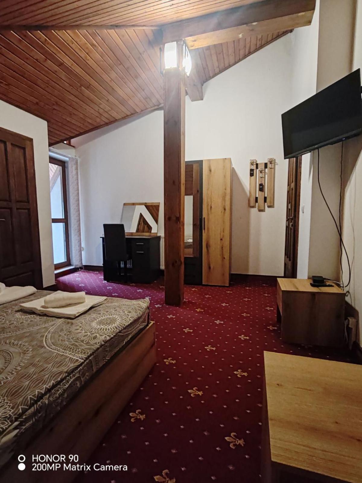 Парк - Хотел Макензен Melnik  Buitenkant foto