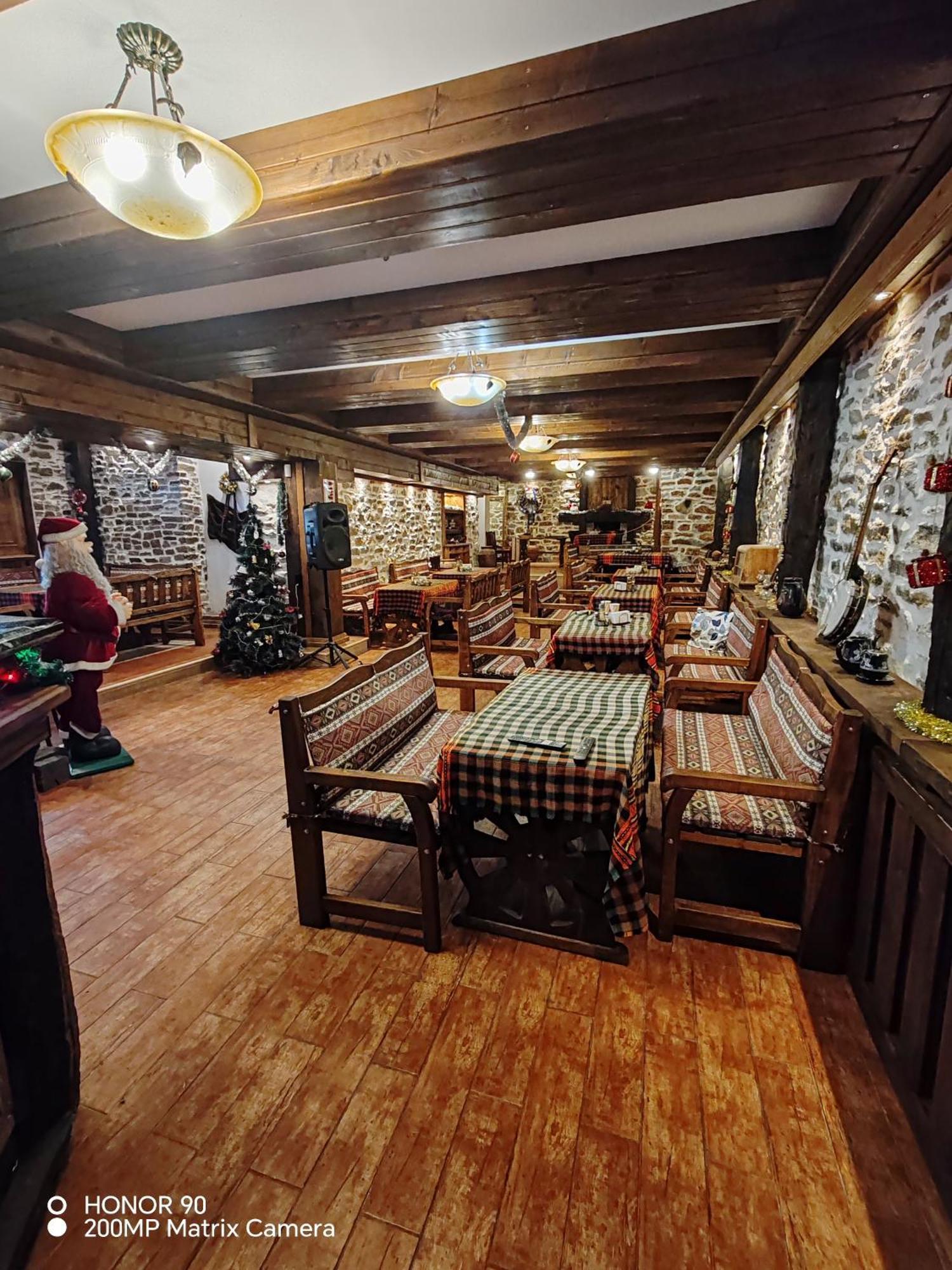 Парк - Хотел Макензен Melnik  Buitenkant foto